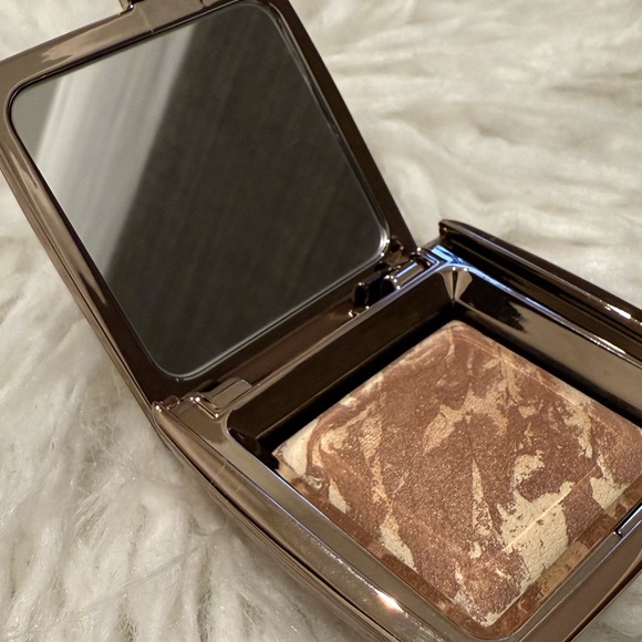 Hourglass Ambient Lighting Bronzer - Picture 4 of 4